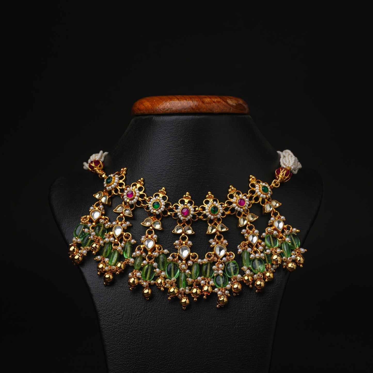 Amala Kundan Set