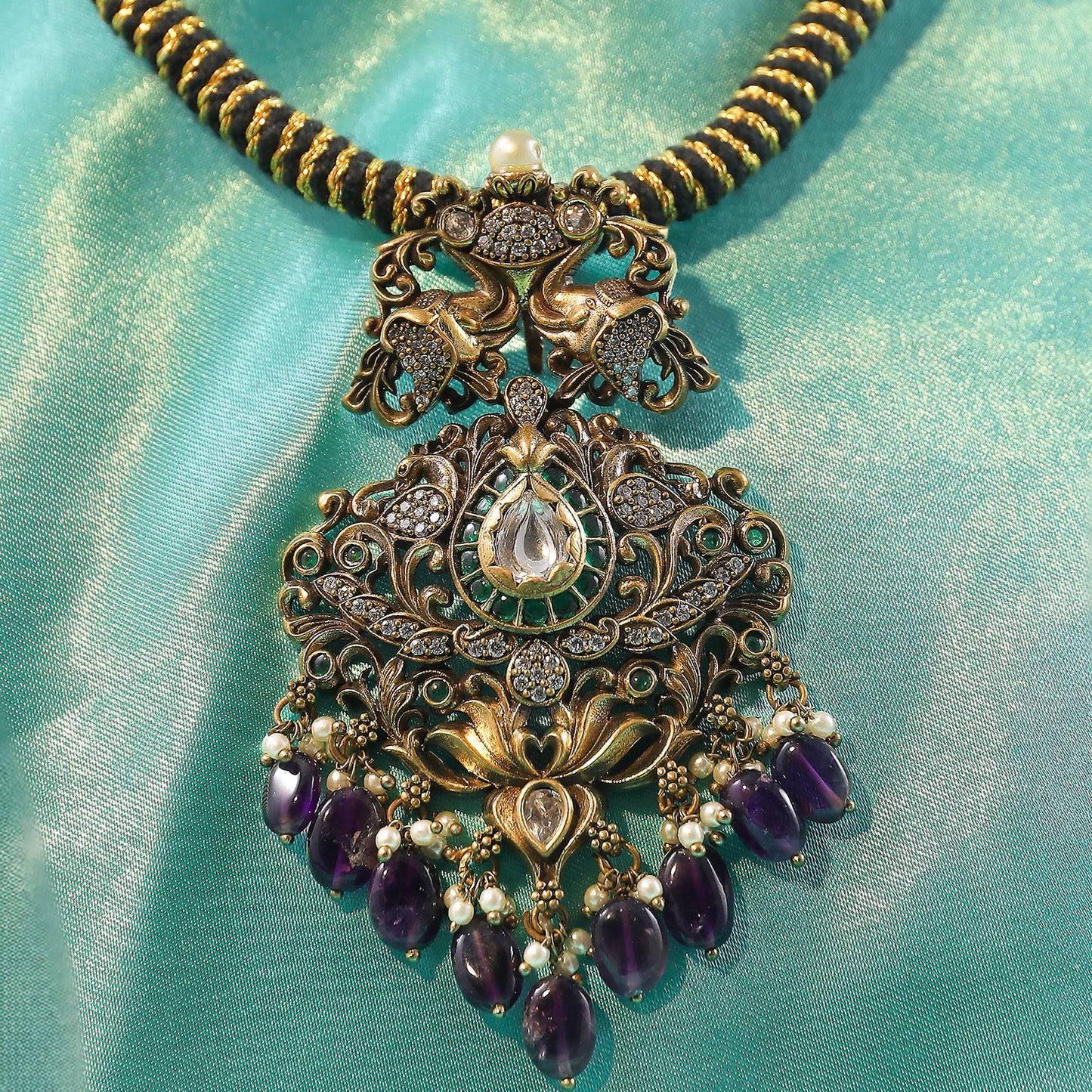 Ojaswi Nakshi Set